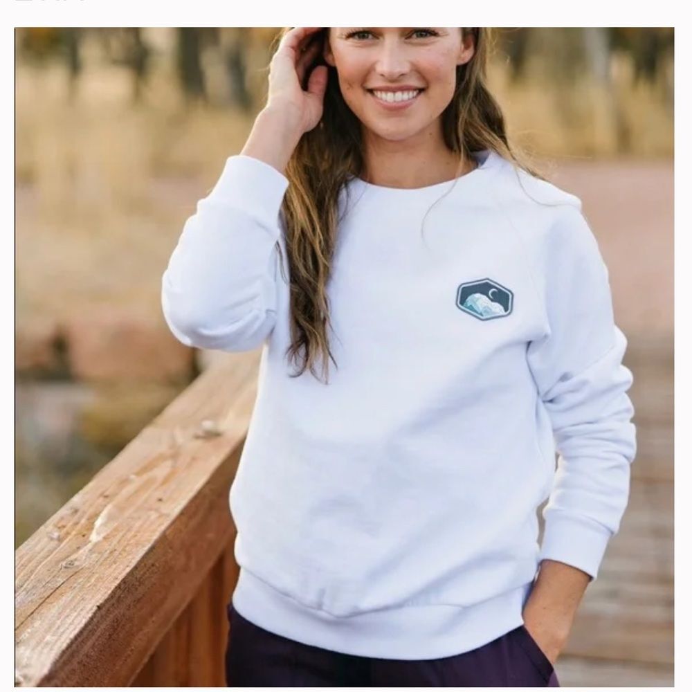Zyia sweatshirt womens White Mountain Patch Crewneck soft Sweatshirt Medium
